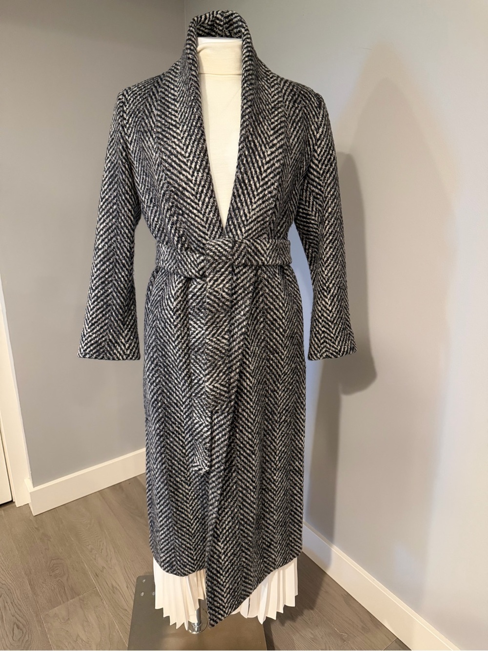 Herno Chevron Herringbone Shawl-Collar Robe in Black & White